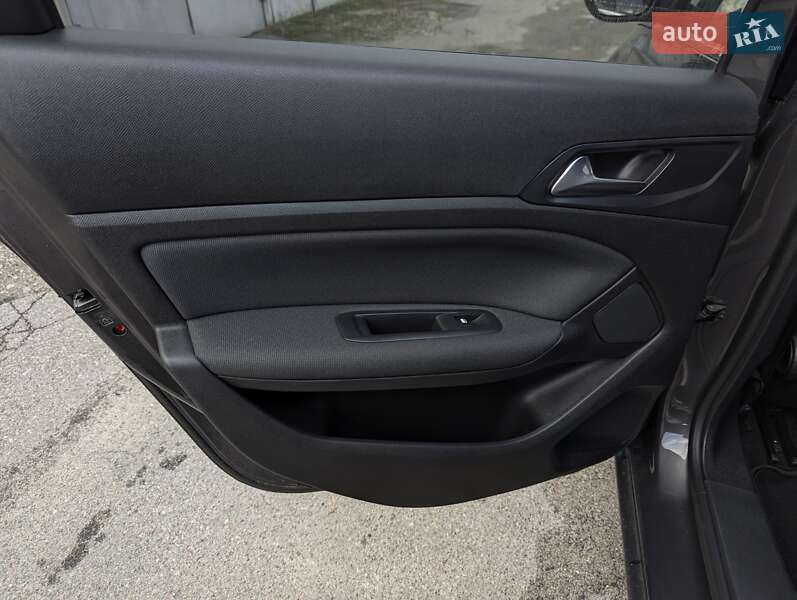 Универсал Peugeot 308 2018 в Киеве фото 15 Универсал Peugeot 308 2018 в Киеве