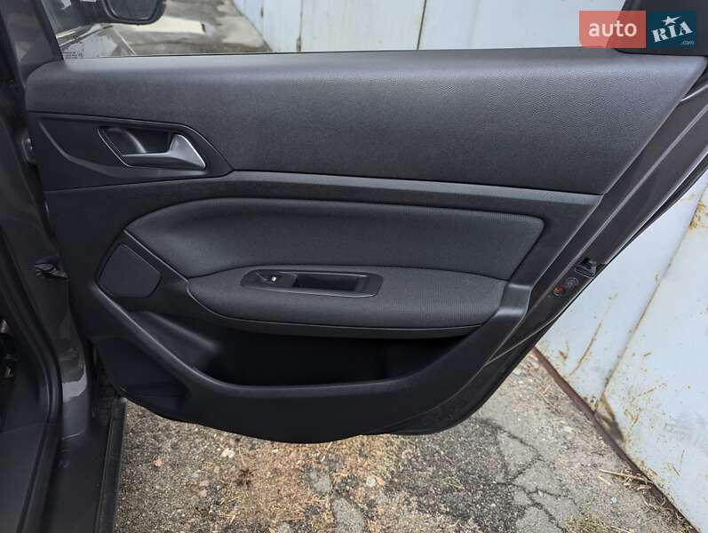 Универсал Peugeot 308 2018 в Киеве фото 17 Универсал Peugeot 308 2018 в Киеве