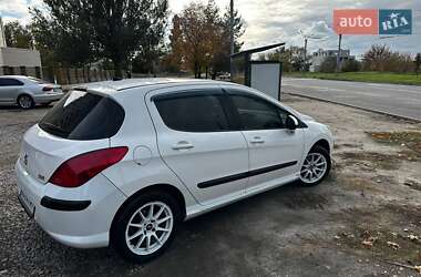 Хэтчбек Peugeot 308 2010 в 