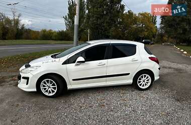Хэтчбек Peugeot 308 2010 в 