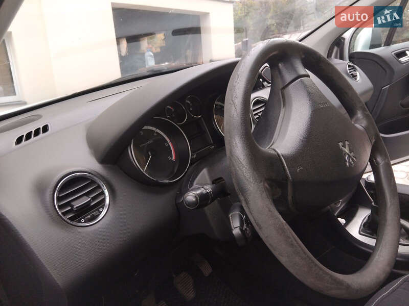 Универсал Peugeot 308 2011 в Солонке