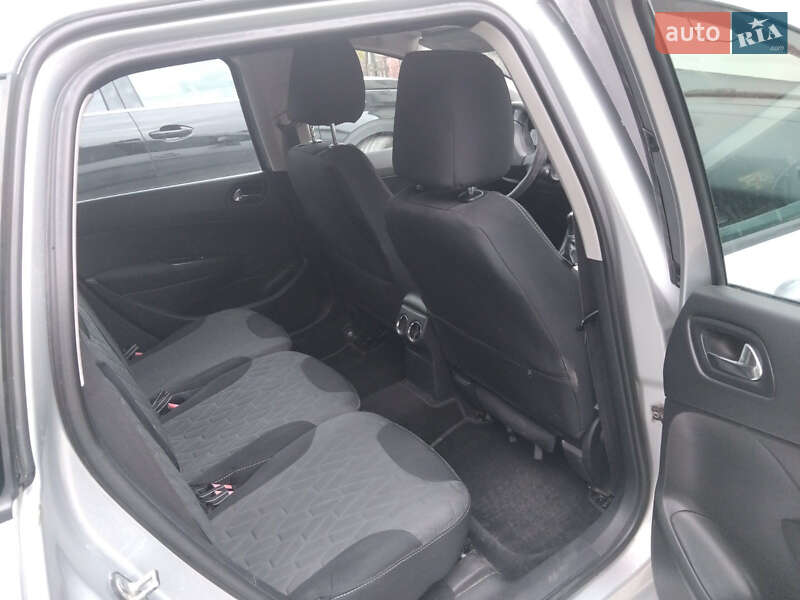 Универсал Peugeot 308 2011 в Солонке