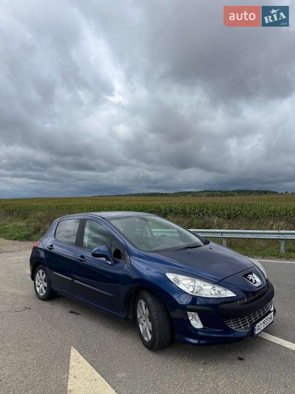 Хетчбек Peugeot 308 2008 в Городку