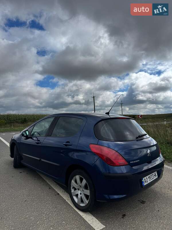Хетчбек Peugeot 308 2008 в Городку