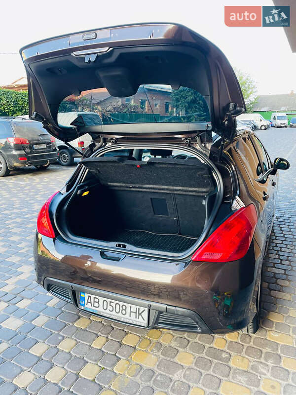 Хэтчбек Peugeot 308 2012 в Виннице