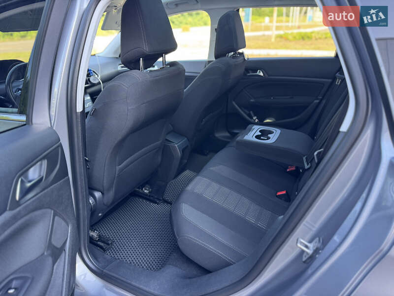 Універсал Peugeot 308 2015 в Рівному