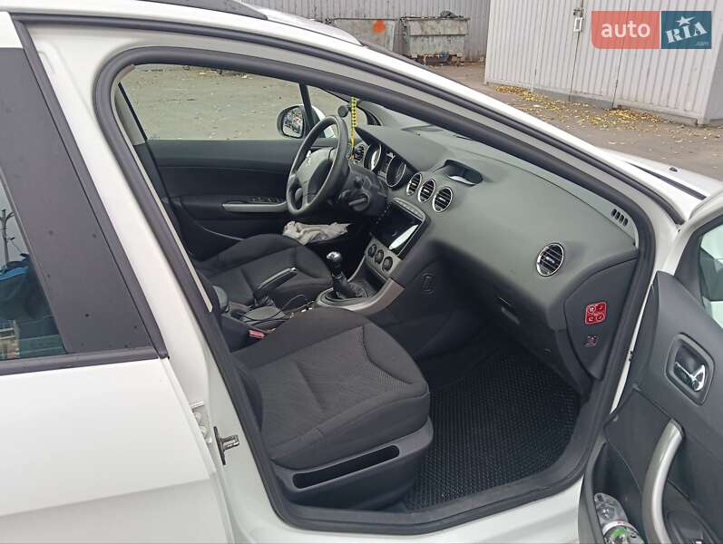 Универсал Peugeot 308 2011 в Днепре