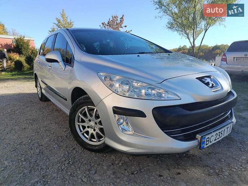 Универсал Peugeot 308 2011 в Новояворовске