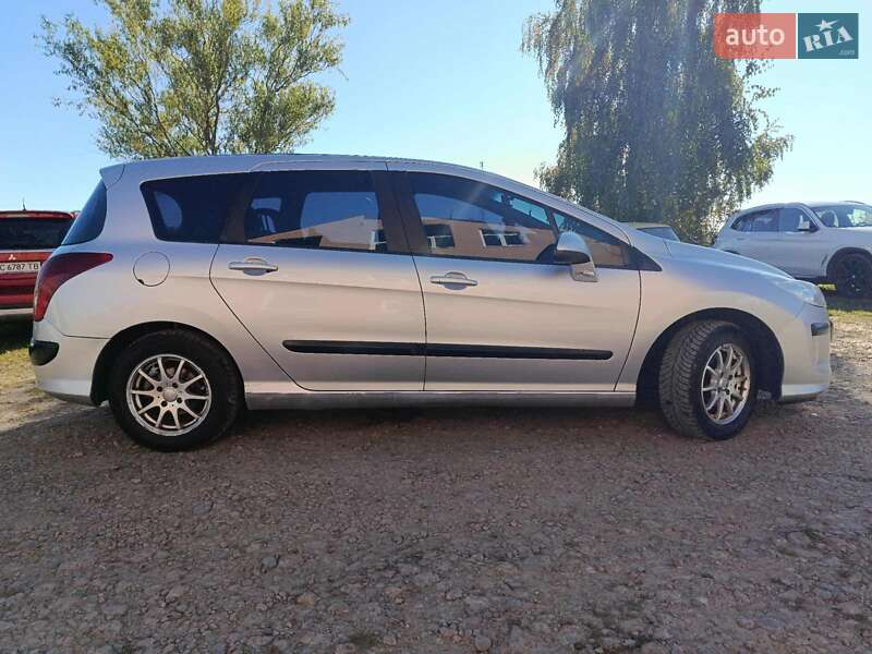 Универсал Peugeot 308 2011 в Новояворовске