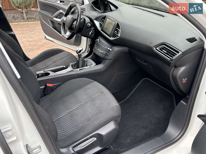Универсал Peugeot 308 2014 в Житомире фото 39 Универсал Peugeot 308 2014 в Житомире