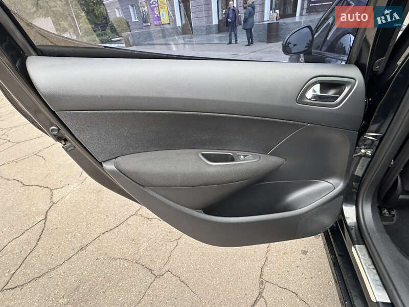 Хетчбек Peugeot 308 2012 в Кам'янському