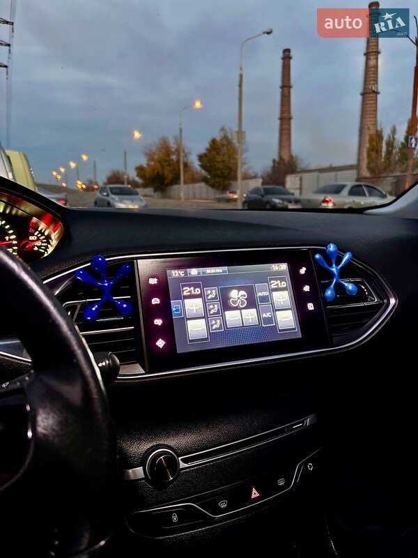 Универсал Peugeot 308 2015 в Днепре