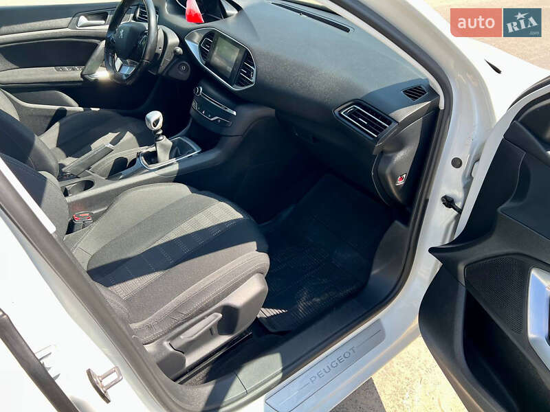 Универсал Peugeot 308 2015 в Шумске