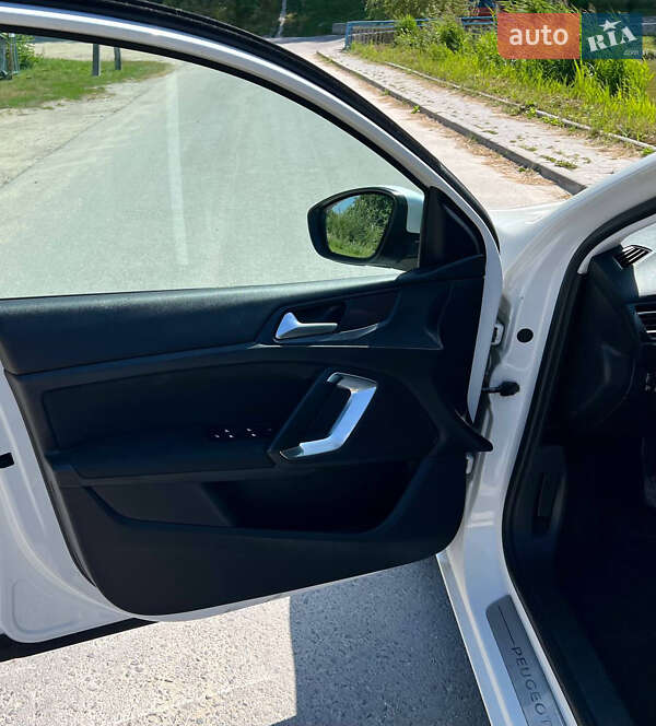 Универсал Peugeot 308 2015 в Шумске