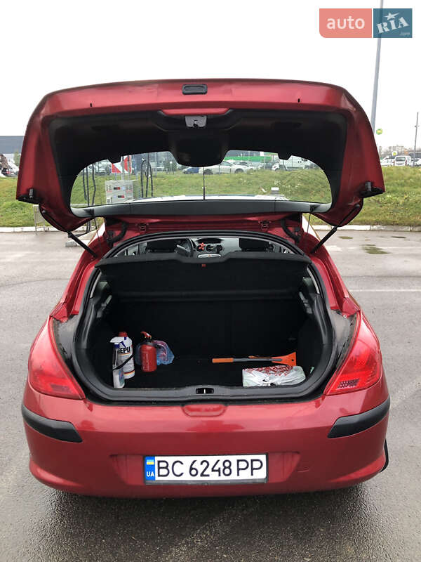 Хэтчбек Peugeot 308 2008 в Львове