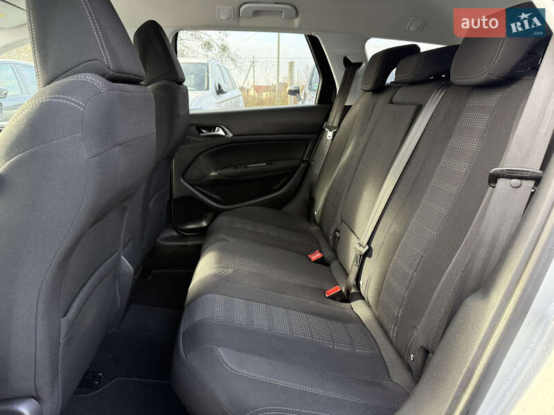 Універсал Peugeot 308 2015 в Рівному
