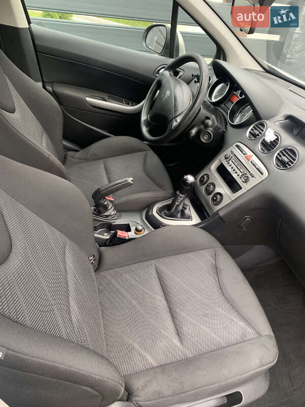 Универсал Peugeot 308 2008 в Старом Самборе фото 5 Универсал Peugeot 308 2008 в Старом Самборе