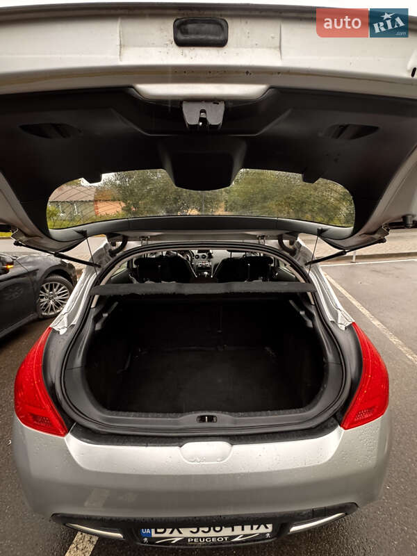 Хэтчбек Peugeot 308 2012 в Изяславе