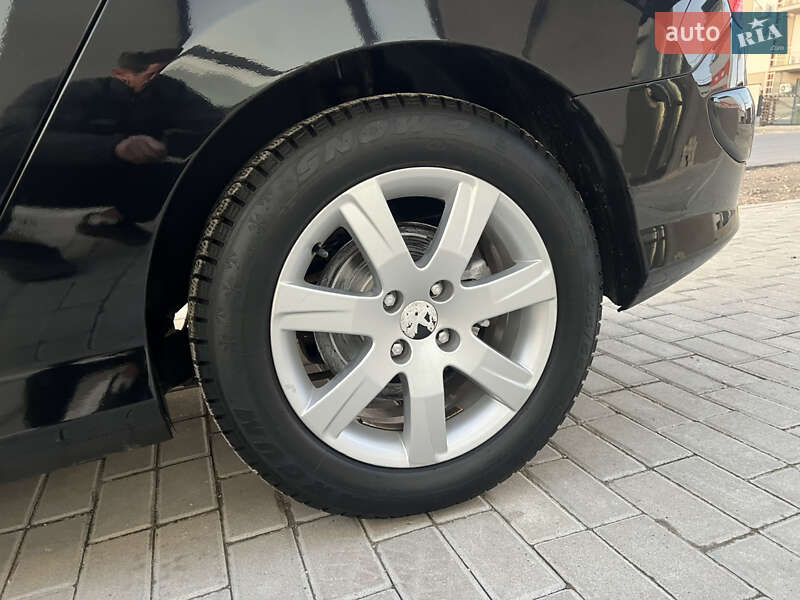 Универсал Peugeot 308 2011 в Тернополе