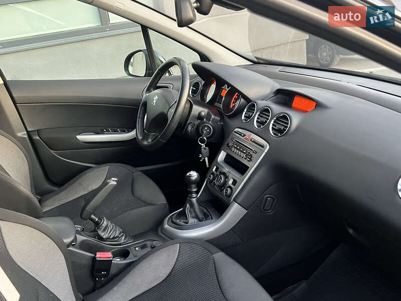 Универсал Peugeot 308 2011 в Тернополе