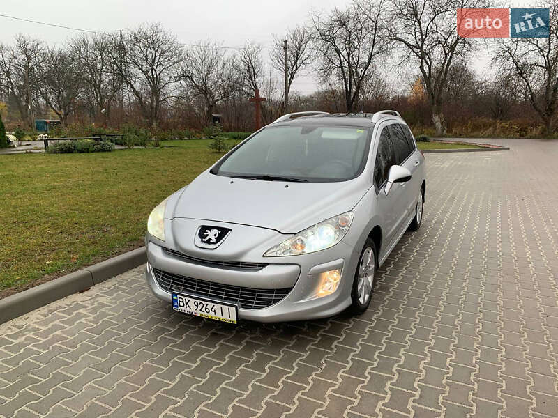 Универсал Peugeot 308 2010 в Ровно
