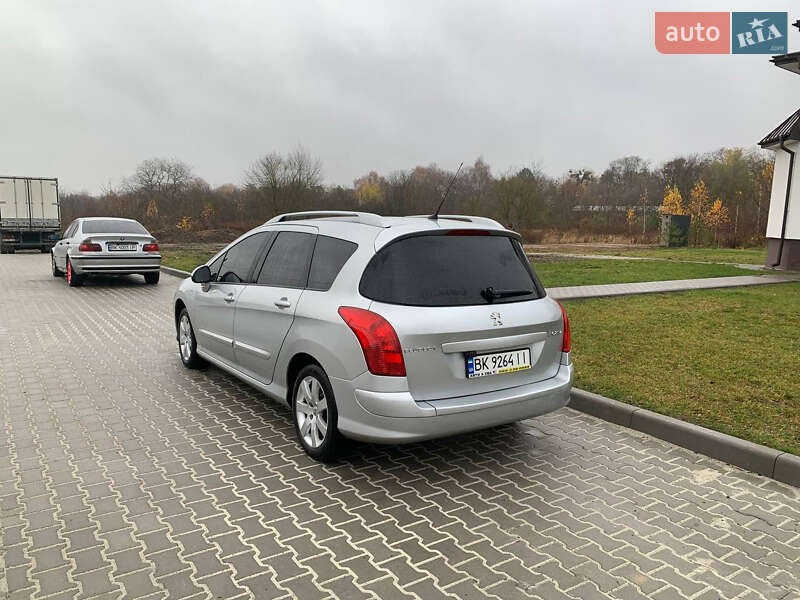 Универсал Peugeot 308 2010 в Ровно