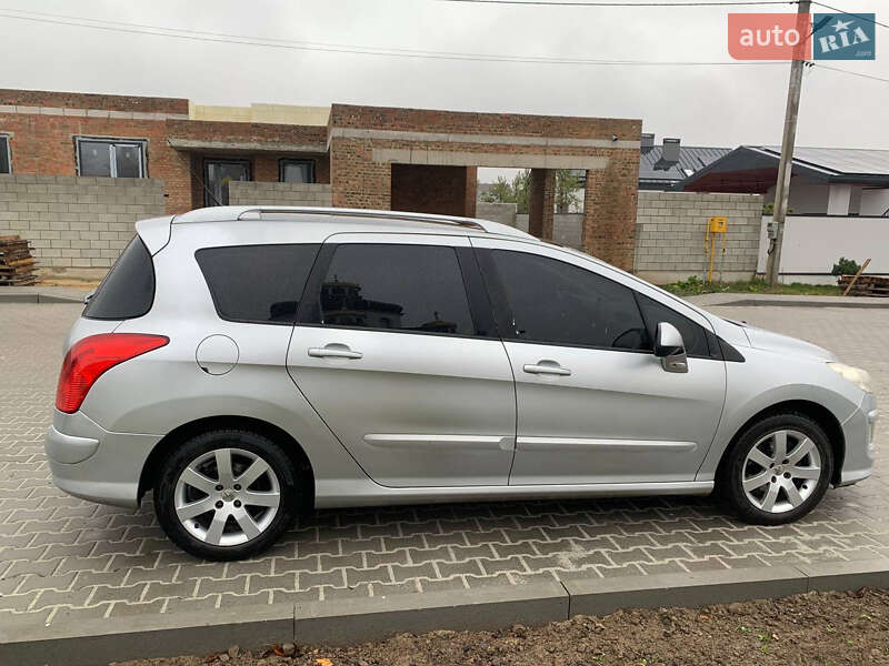 Универсал Peugeot 308 2010 в Ровно