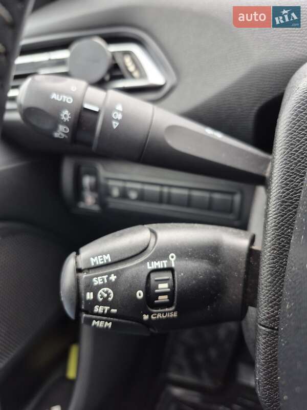 Универсал Peugeot 308 2015 в Киеве