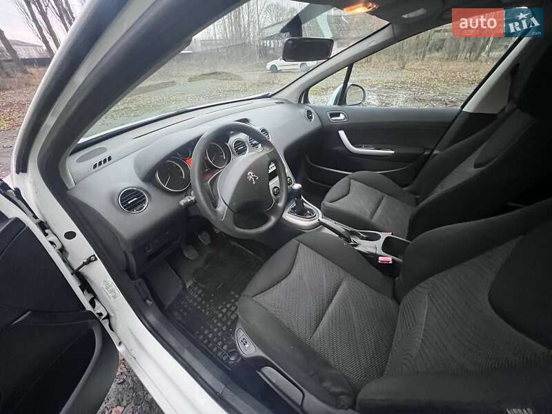 Универсал Peugeot 308 2011 в Радомышле