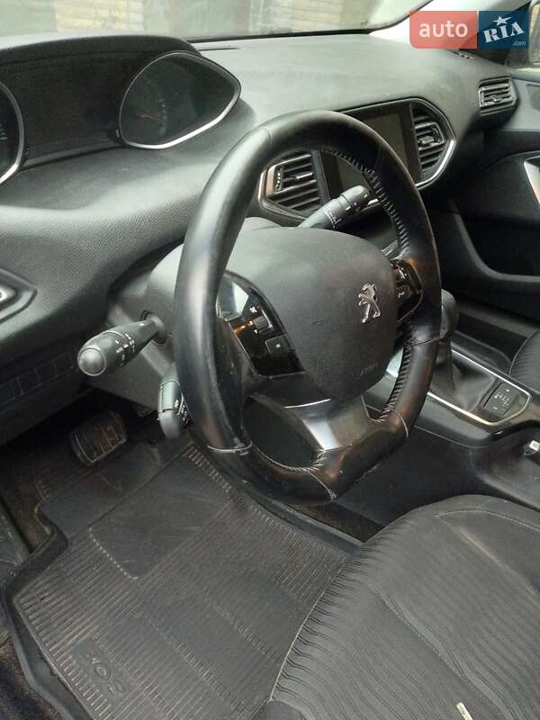 Универсал Peugeot 308 2017 в Киеве