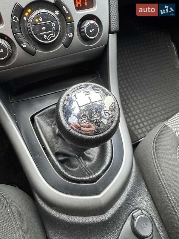 Хэтчбек Peugeot 308 2011 в Сумах