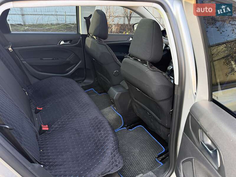 Универсал Peugeot 308 2016 в Каменском