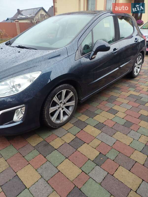 Хэтчбек Peugeot 308 2011 в Луцке