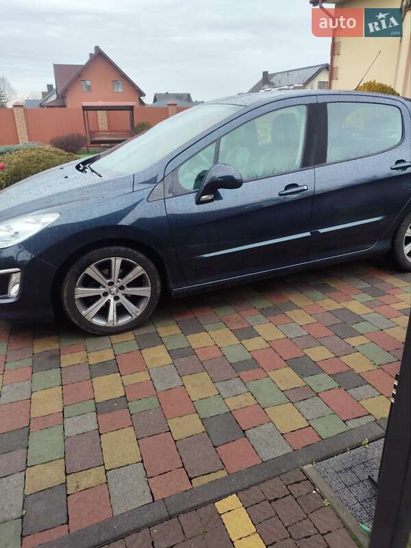 Хэтчбек Peugeot 308 2011 в Луцке