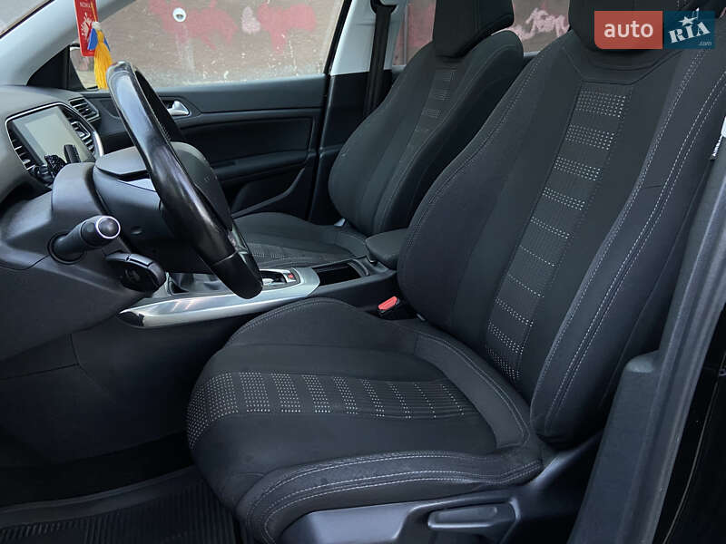 Универсал Peugeot 308 2015 в Звягеле