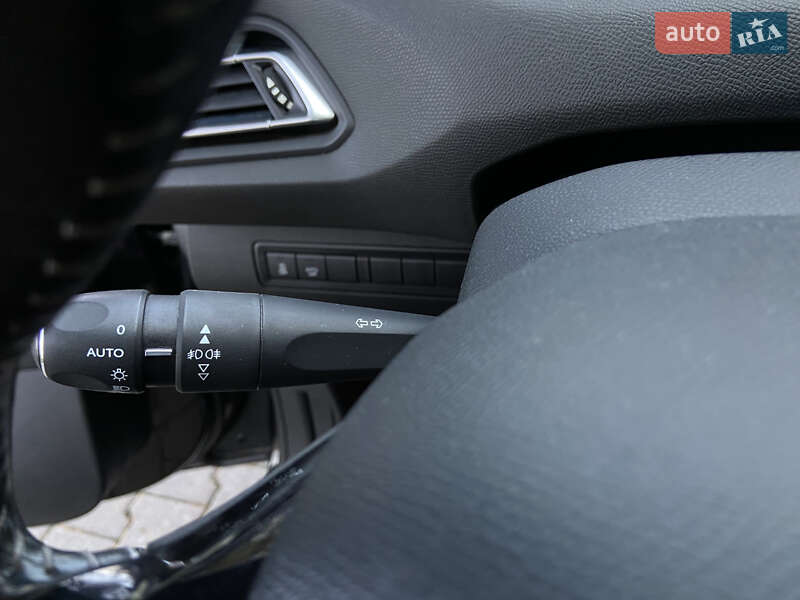 Универсал Peugeot 308 2015 в Звягеле