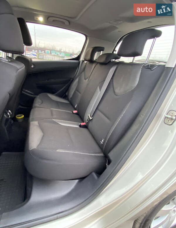 Хэтчбек Peugeot 308 2010 в Ровно