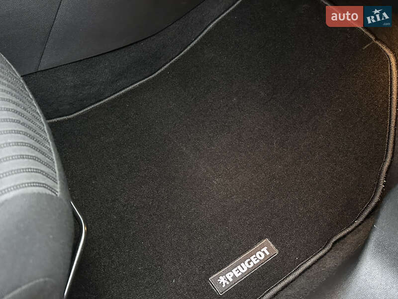 Хэтчбек Peugeot 308 2015 в Одессе фото 47 Хэтчбек Peugeot 308 2015 в Одессе