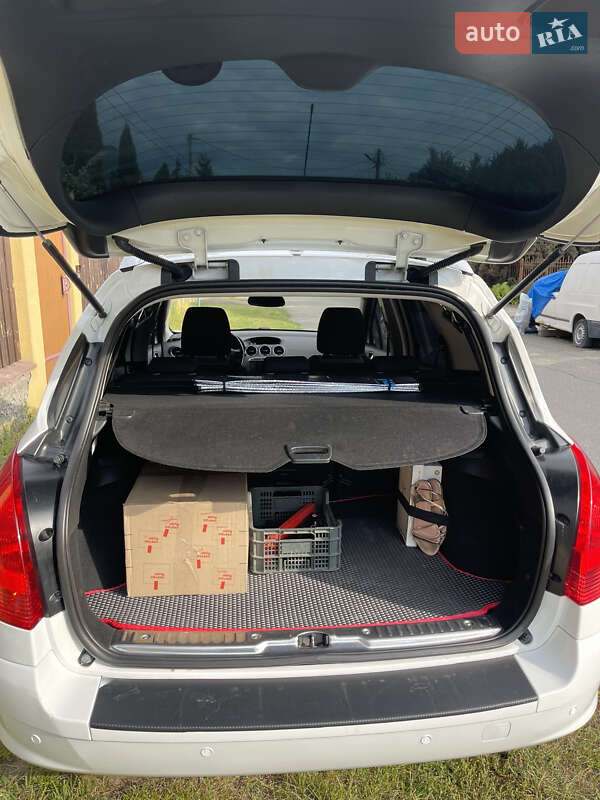 Универсал Peugeot 308 2011 в Буче