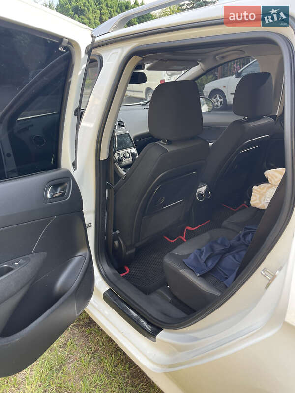 Универсал Peugeot 308 2011 в Буче