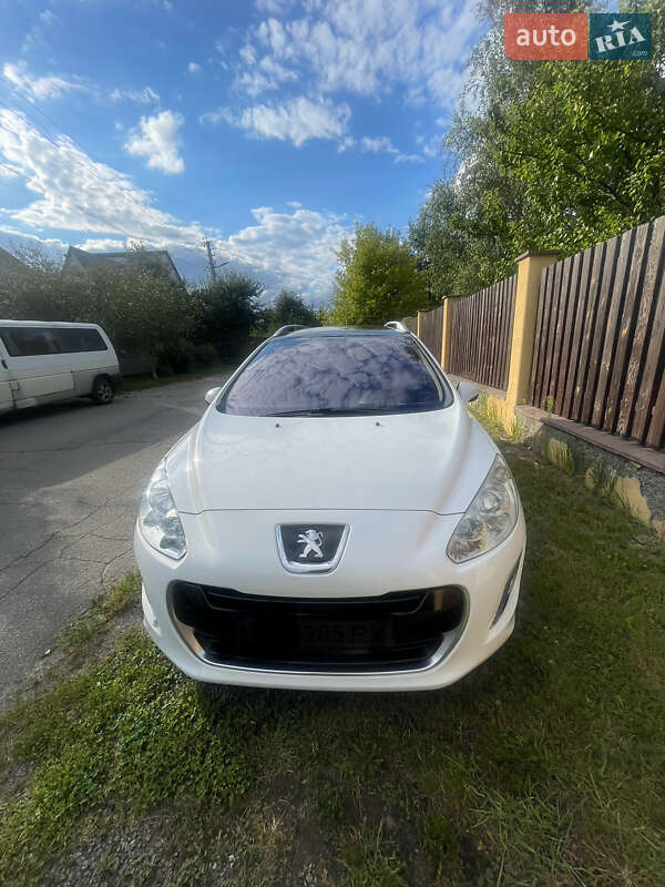 Универсал Peugeot 308 2011 в Буче