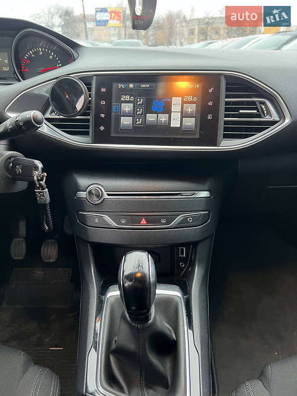 Хэтчбек Peugeot 308 2015 в Полтаве