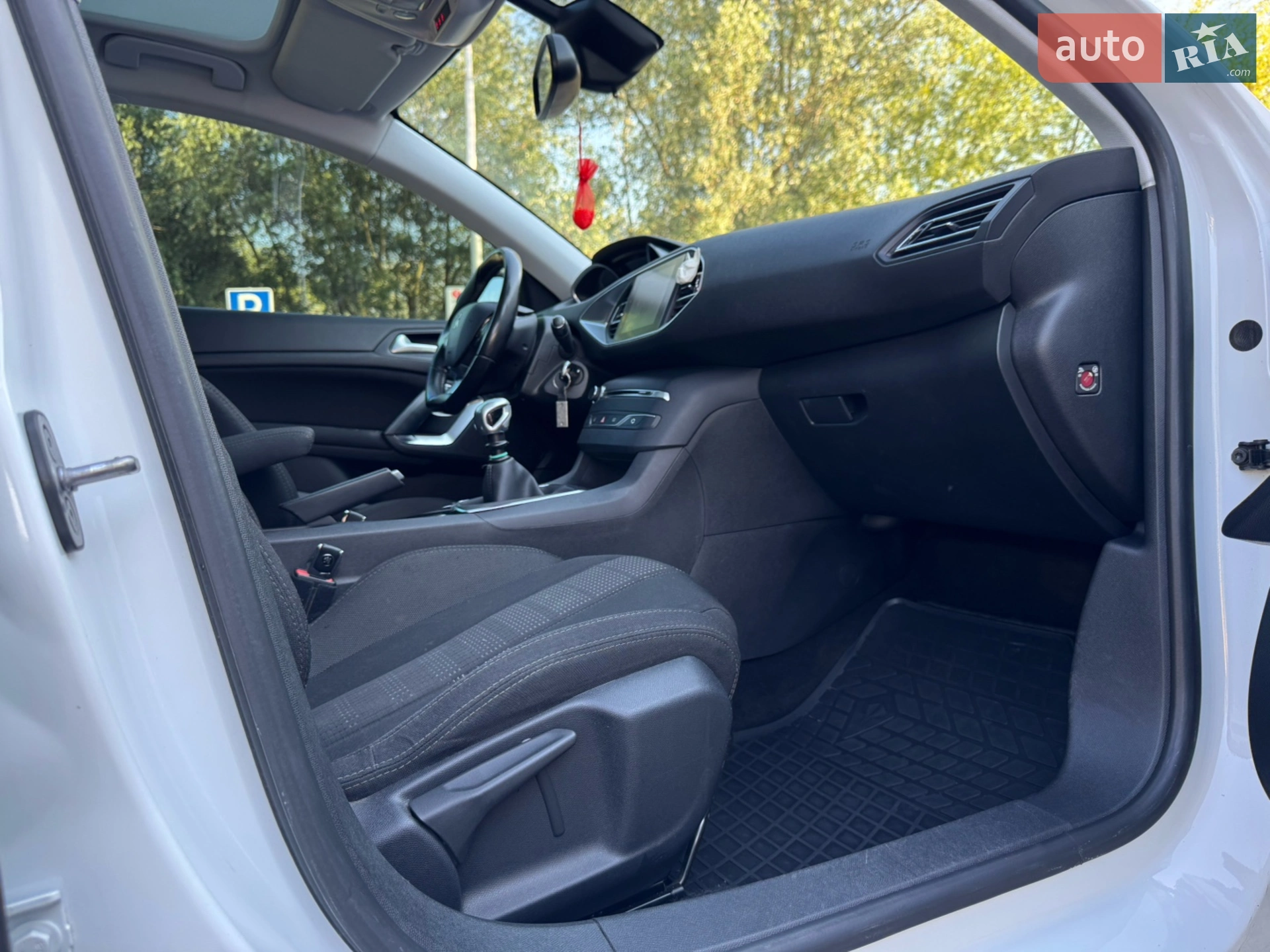 2015 Peugeot 308 - мініатюра 28