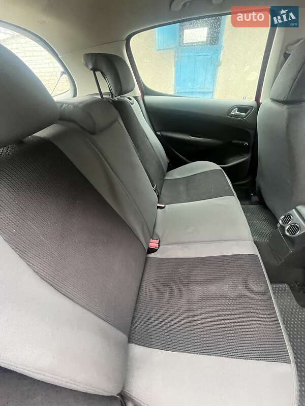 Хэтчбек Peugeot 308 2007 в Юрьевке