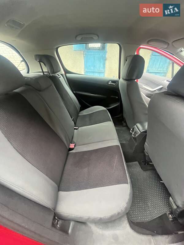 Хэтчбек Peugeot 308 2007 в Юрьевке