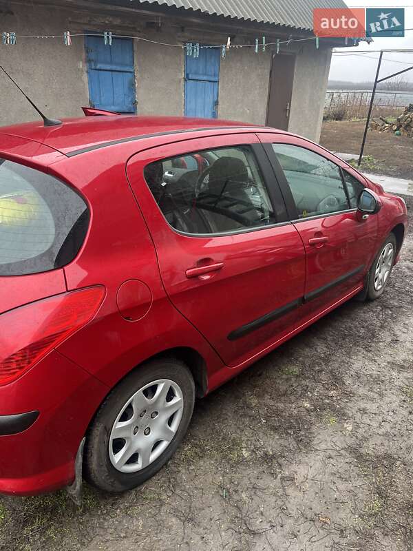 Хэтчбек Peugeot 308 2007 в Юрьевке