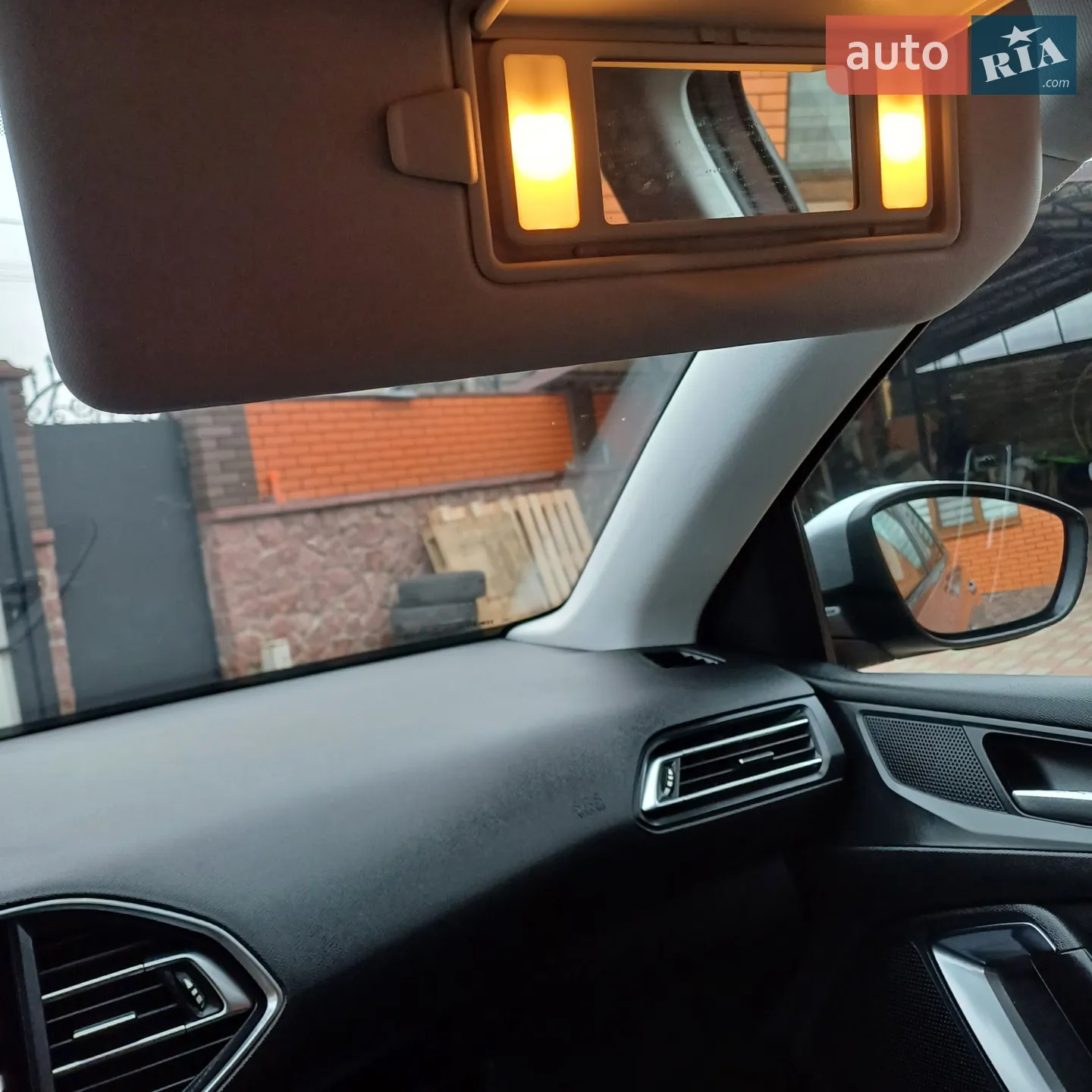 Peugeot 308 2016 VIN VF3LCBHZWGS240208 фото оголошення 39 з 52