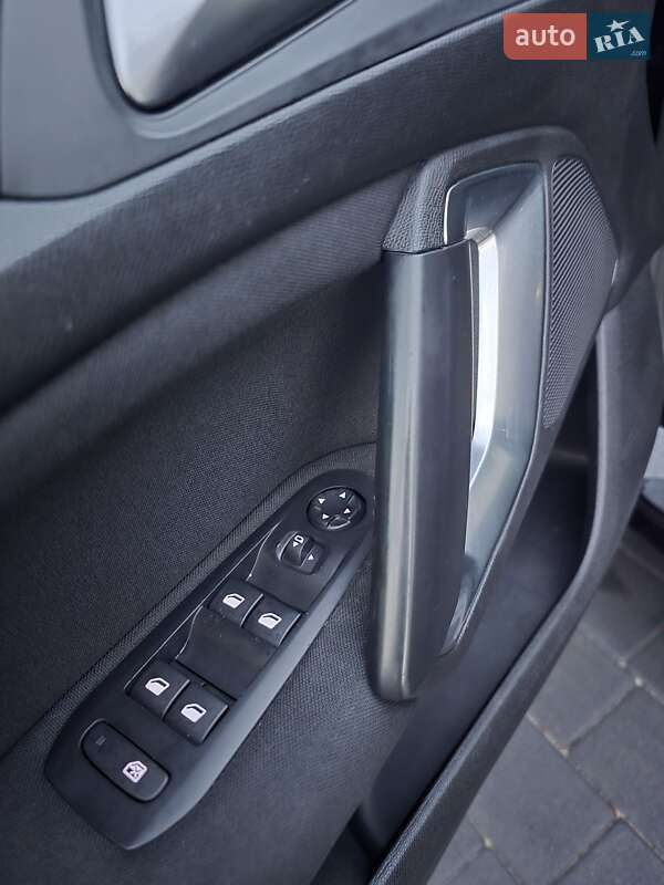 Универсал Peugeot 308 2015 в Дубно фото 29 Универсал Peugeot 308 2015 в Дубно