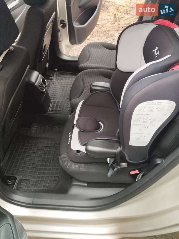 Універсал Peugeot 308 2008 в Острозі