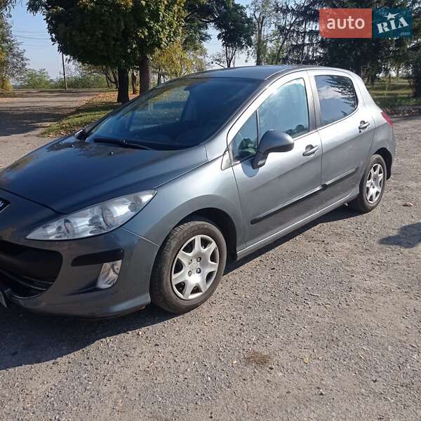 Хетчбек Peugeot 308 2010 в Чугуєві